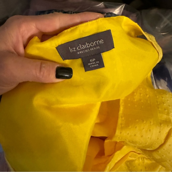 Liz Claiborne yellow lightweight dress size 6P brand new without tag - Picture 3 of 5